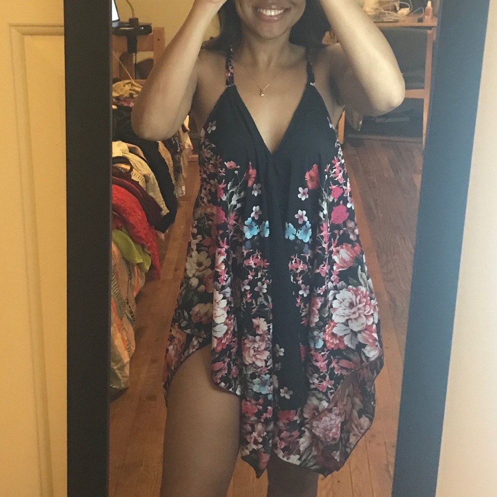 Beautiful Plus Size Flowy Black Floral Top Size 3X